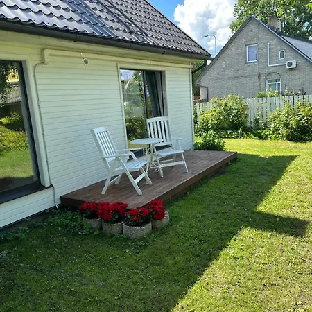 Apartamento Solar - House With Private Garden Pärnu