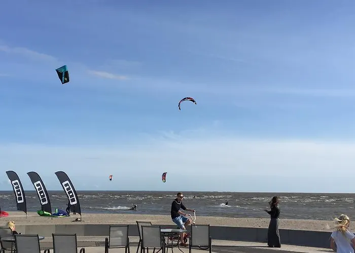 Solar - House With Private Garden * 派尔努